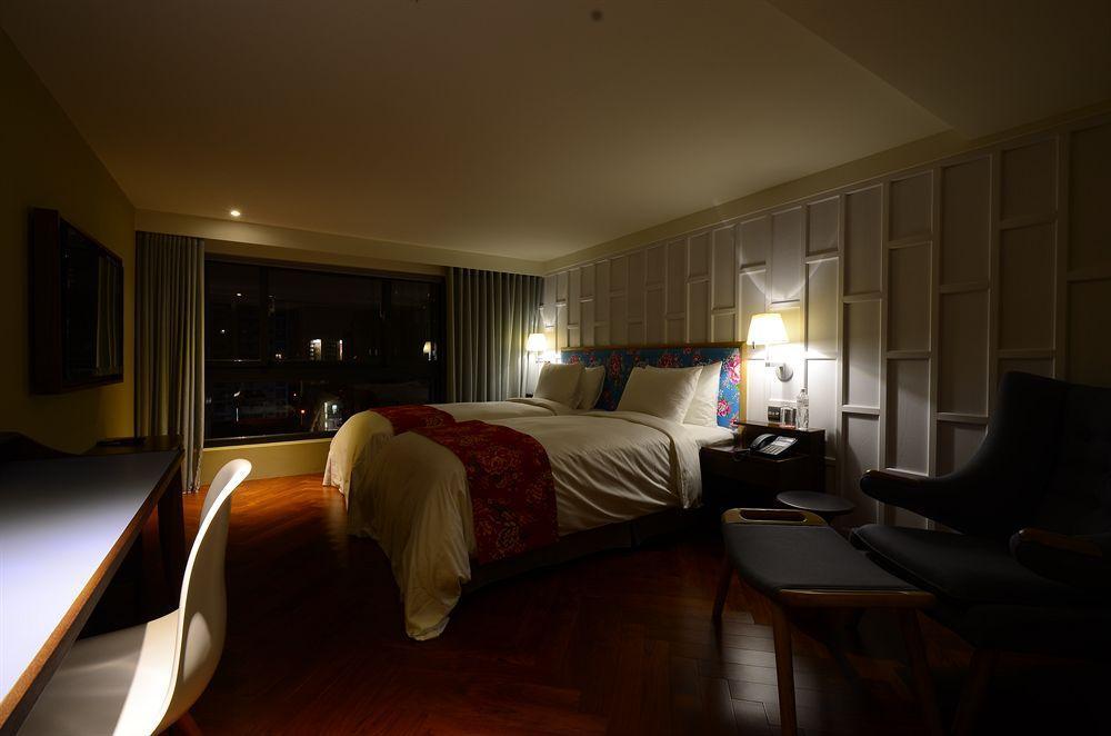 Reddot Hotel Taichung Exteriör bild