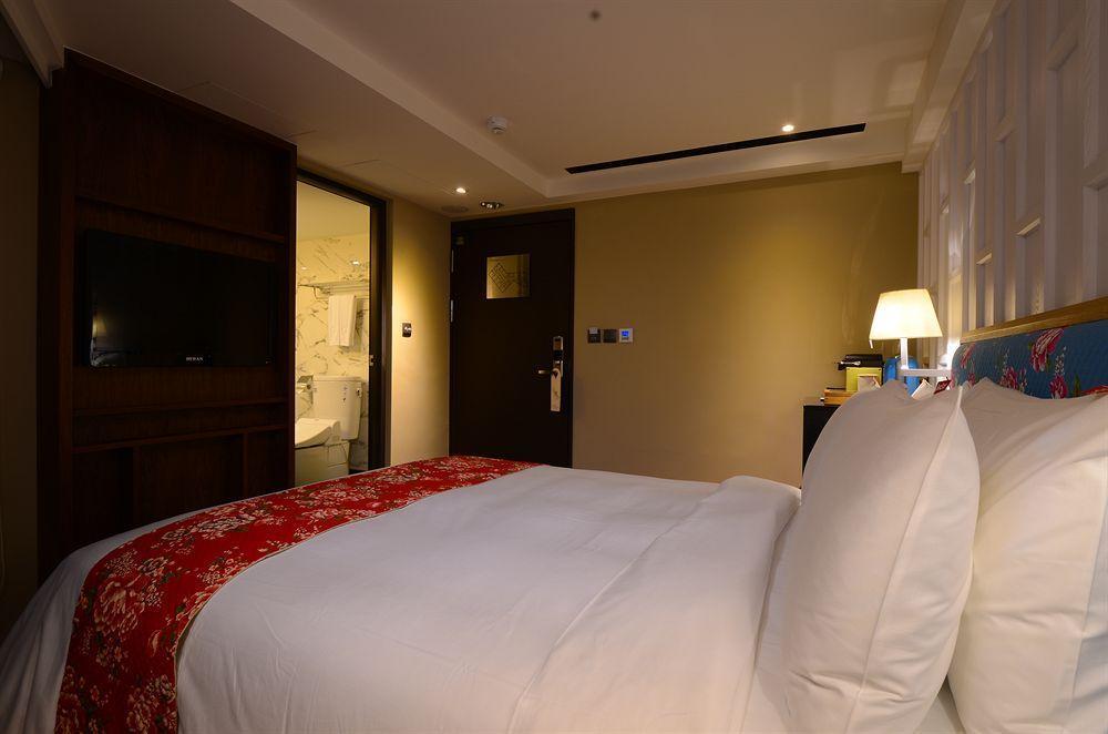 Reddot Hotel Taichung Exteriör bild