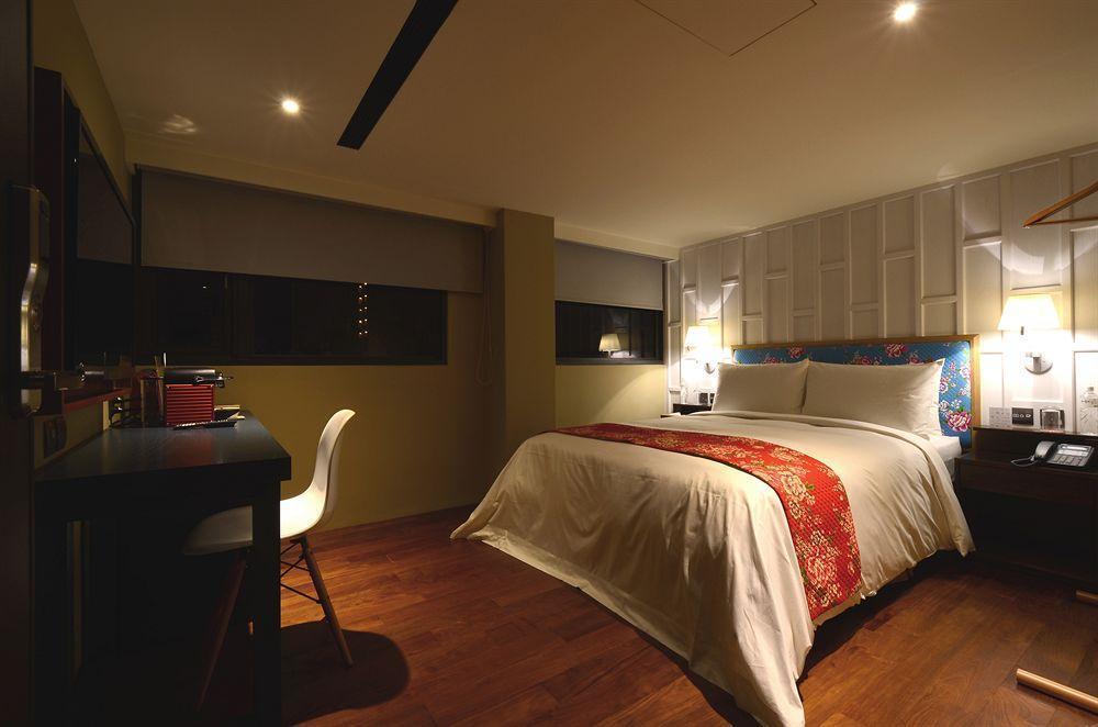 Reddot Hotel Taichung Exteriör bild