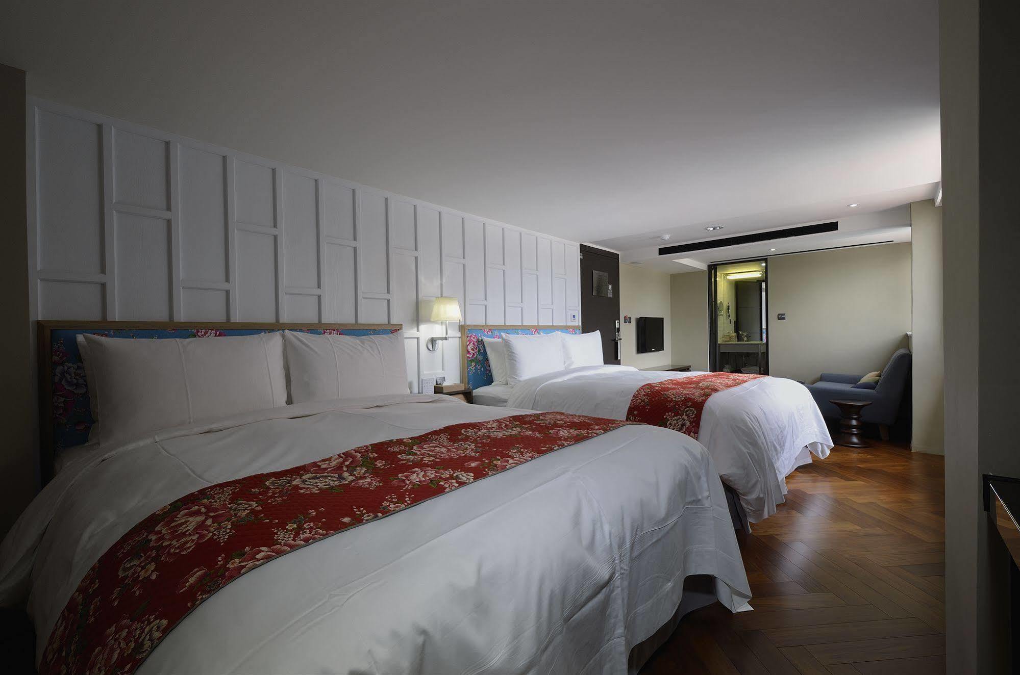 Reddot Hotel Taichung Exteriör bild